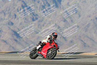 media/Dec-01-2025-Moto Forza (Mon) [[2daa91e15f]]/3-Beginner Group/Session 4 Turn 9/